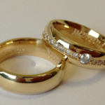 par-alianca-grossas-com-diamante