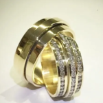 par-de-alianca-luxo-em-ouro-18k (1)