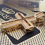 pingente-de-cruz-de-ouro-18k750